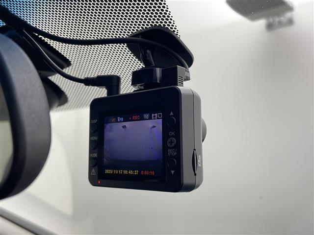 フリードハイブリッド ハイブリッド・クロスターホンダセンシング　４ＷＤ　社外ＳＤナビ　Ｂｌｕｅｔｏｏｔｈ　ＣＤ　ＤＶＤ　フルセグ　バックカメラ　ビルトインＥＴＣ　クルーズコントロール　車線逸脱警報　後方コーナーセンサー　両側パワースライドドア　純正ＡＷ　サンシェー（10枚目）