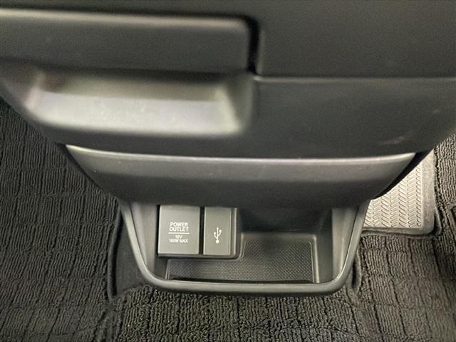 フリードハイブリッド ハイブリッド・クロスターホンダセンシング　４ＷＤ　社外ＳＤナビ　Ｂｌｕｅｔｏｏｔｈ　ＣＤ　ＤＶＤ　フルセグ　バックカメラ　ビルトインＥＴＣ　クルーズコントロール　車線逸脱警報　後方コーナーセンサー　両側パワースライドドア　純正ＡＷ　サンシェー（11枚目）