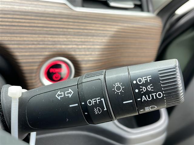 フリードハイブリッド ハイブリッド・クロスターホンダセンシング　４ＷＤ　社外ＳＤナビ　Ｂｌｕｅｔｏｏｔｈ　ＣＤ　ＤＶＤ　フルセグ　バックカメラ　ビルトインＥＴＣ　クルーズコントロール　車線逸脱警報　後方コーナーセンサー　両側パワースライドドア　純正ＡＷ　サンシェー（12枚目）