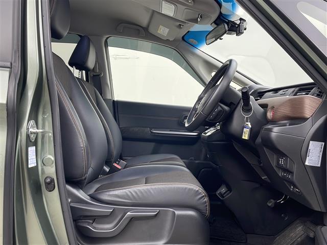 フリードハイブリッド ハイブリッド・クロスターホンダセンシング　４ＷＤ　社外ＳＤナビ　Ｂｌｕｅｔｏｏｔｈ　ＣＤ　ＤＶＤ　フルセグ　バックカメラ　ビルトインＥＴＣ　クルーズコントロール　車線逸脱警報　後方コーナーセンサー　両側パワースライドドア　純正ＡＷ　サンシェー（19枚目）