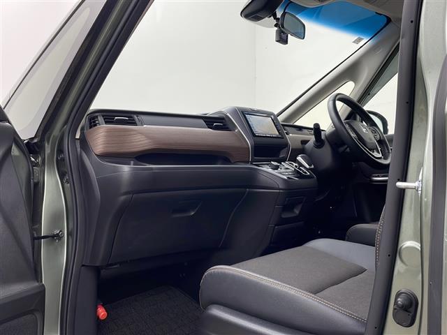 フリードハイブリッド ハイブリッド・クロスターホンダセンシング　４ＷＤ　社外ＳＤナビ　Ｂｌｕｅｔｏｏｔｈ　ＣＤ　ＤＶＤ　フルセグ　バックカメラ　ビルトインＥＴＣ　クルーズコントロール　車線逸脱警報　後方コーナーセンサー　両側パワースライドドア　純正ＡＷ　サンシェー（23枚目）