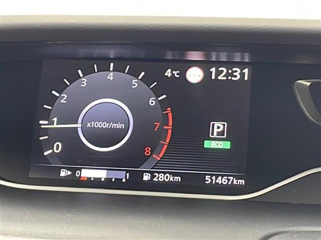 セレナ ハイウェイスターＶ　４ＷＤ　純正ナビ　Ｂｌｕｅｔｏｏｔｈ　ＣＤ　ＤＶＤ　　全方位カメラ　ステアリングヒーター　クルーズコントロール　アイドリングストップ　衝突被害軽減システム　両側パワースライドドア　純正ＡＷ　サンシェー（6枚目）