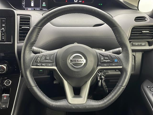 セレナ ハイウェイスターＶ　４ＷＤ　純正ナビ　Ｂｌｕｅｔｏｏｔｈ　ＣＤ　ＤＶＤ　　全方位カメラ　ステアリングヒーター　クルーズコントロール　アイドリングストップ　衝突被害軽減システム　両側パワースライドドア　純正ＡＷ　サンシェー（7枚目）