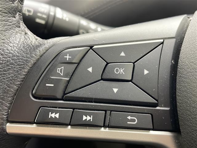 セレナ ハイウェイスターＶ　４ＷＤ　純正ナビ　Ｂｌｕｅｔｏｏｔｈ　ＣＤ　ＤＶＤ　　全方位カメラ　ステアリングヒーター　クルーズコントロール　アイドリングストップ　衝突被害軽減システム　両側パワースライドドア　純正ＡＷ　サンシェー（12枚目）