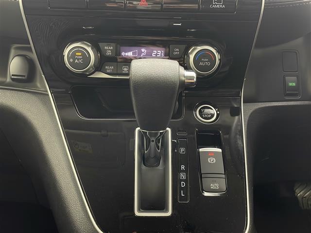 セレナ ハイウェイスターＶ　４ＷＤ　純正ナビ　Ｂｌｕｅｔｏｏｔｈ　ＣＤ　ＤＶＤ　　全方位カメラ　ステアリングヒーター　クルーズコントロール　アイドリングストップ　衝突被害軽減システム　両側パワースライドドア　純正ＡＷ　サンシェー（17枚目）