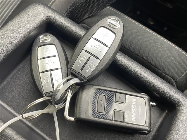 セレナ ハイウェイスターＶ　４ＷＤ　純正ナビ　Ｂｌｕｅｔｏｏｔｈ　ＣＤ　ＤＶＤ　　全方位カメラ　ステアリングヒーター　クルーズコントロール　アイドリングストップ　衝突被害軽減システム　両側パワースライドドア　純正ＡＷ　サンシェー（18枚目）