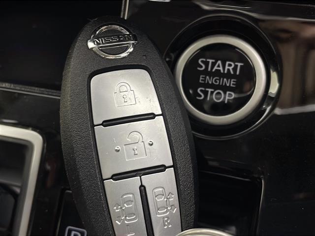 セレナ ハイウェイスターＶ　４ＷＤ　純正ナビ　Ｂｌｕｅｔｏｏｔｈ　ＣＤ　ＤＶＤ　　全方位カメラ　ステアリングヒーター　クルーズコントロール　アイドリングストップ　衝突被害軽減システム　両側パワースライドドア　純正ＡＷ　サンシェー（19枚目）