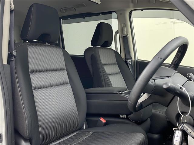 セレナ ハイウェイスターＶ　４ＷＤ　純正ナビ　Ｂｌｕｅｔｏｏｔｈ　ＣＤ　ＤＶＤ　　全方位カメラ　ステアリングヒーター　クルーズコントロール　アイドリングストップ　衝突被害軽減システム　両側パワースライドドア　純正ＡＷ　サンシェー（21枚目）