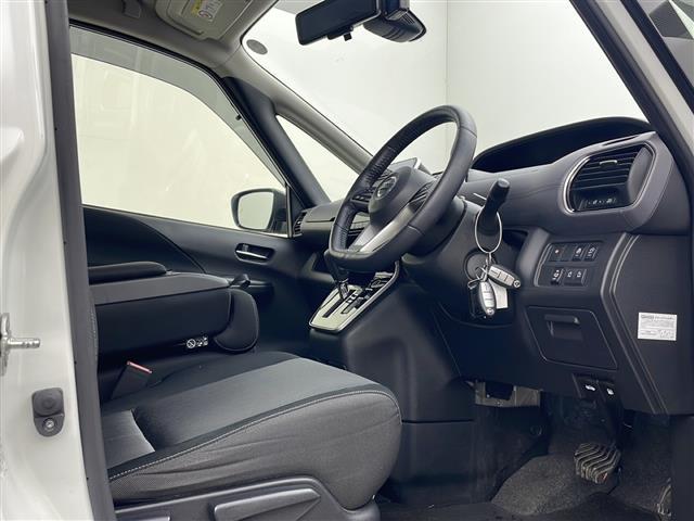 セレナ ハイウェイスターＶ　４ＷＤ　純正ナビ　Ｂｌｕｅｔｏｏｔｈ　ＣＤ　ＤＶＤ　　全方位カメラ　ステアリングヒーター　クルーズコントロール　アイドリングストップ　衝突被害軽減システム　両側パワースライドドア　純正ＡＷ　サンシェー（22枚目）
