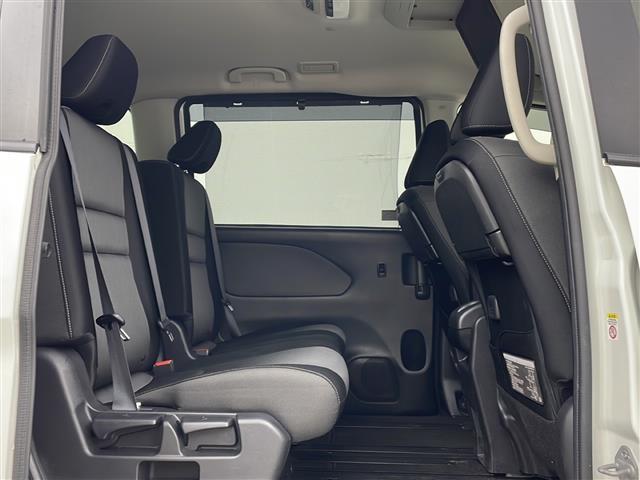 セレナ ハイウェイスターＶ　４ＷＤ　純正ナビ　Ｂｌｕｅｔｏｏｔｈ　ＣＤ　ＤＶＤ　　全方位カメラ　ステアリングヒーター　クルーズコントロール　アイドリングストップ　衝突被害軽減システム　両側パワースライドドア　純正ＡＷ　サンシェー（25枚目）