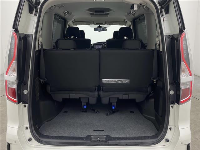 セレナ ハイウェイスターＶ　４ＷＤ　純正ナビ　Ｂｌｕｅｔｏｏｔｈ　ＣＤ　ＤＶＤ　　全方位カメラ　ステアリングヒーター　クルーズコントロール　アイドリングストップ　衝突被害軽減システム　両側パワースライドドア　純正ＡＷ　サンシェー（28枚目）