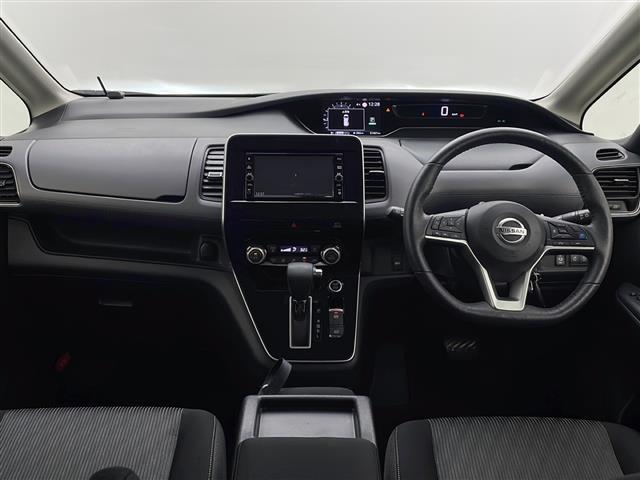 セレナ ハイウェイスターＶ　４ＷＤ　純正ナビ　Ｂｌｕｅｔｏｏｔｈ　ＣＤ　ＤＶＤ　　全方位カメラ　ステアリングヒーター　クルーズコントロール　アイドリングストップ　衝突被害軽減システム　両側パワースライドドア　純正ＡＷ　サンシェー（42枚目）