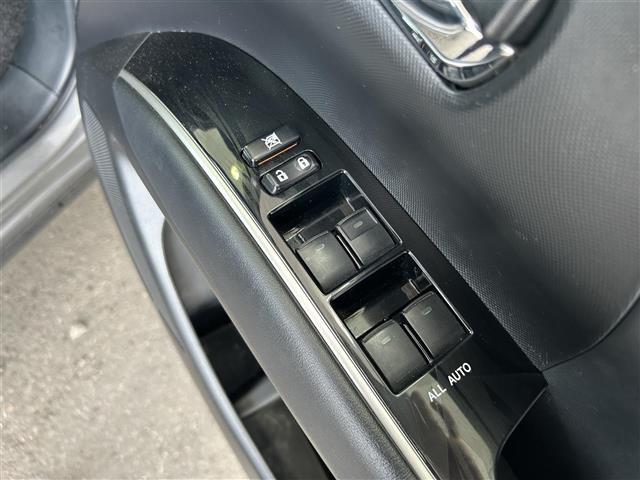 エスティマハイブリッド アエラス プレミアムエディション 純正ナビ フリップダウンモニター ETC 横滑り防止装置 両側パワースライドドア スマートキー 純正AW 横滑り防止装置 コーナーセンサー バックカメラ プッシュスタート 電格ミラー(17枚目)