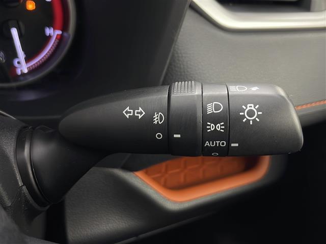 ＲＡＶ４ アドベンチャー　ワンオーナー　純正９インチナビ　フルセグＴＶバックカメラ　デジタルインナーミラー　パワーシート　プッシュスタート　スマートキー　クルーズコントロール　ステアリングヒーター　前方ドライブレコーダー（10枚目）