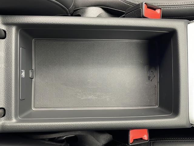 Ａ４アバント ４０ＴＤＩクワトロ　Ｓライン　４ＷＤ　純正ナビ　フルセグＴＶ　全方位カメラ　アダプティブクルーズコントロール　パドルシフト　パワーバックドア　ハーフレザーシート　パワーシート　ヒートシーター　ドライブレコーダー　ＥＴＣ２．０（19枚目）