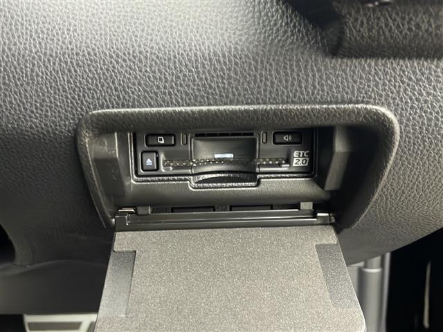 クラウンエステート Ｚ　純正ナビ　ガラスルーフ　全方位カメラ　衝突軽減ブレーキ　レーダークルコン　パドルシフト　ＨＵＤ　ＢＳＭ　置くだけ充電　ＬＥＤライト　前席エアーシート　パワーバックドア　デジタルミラー　電動シート（7枚目）