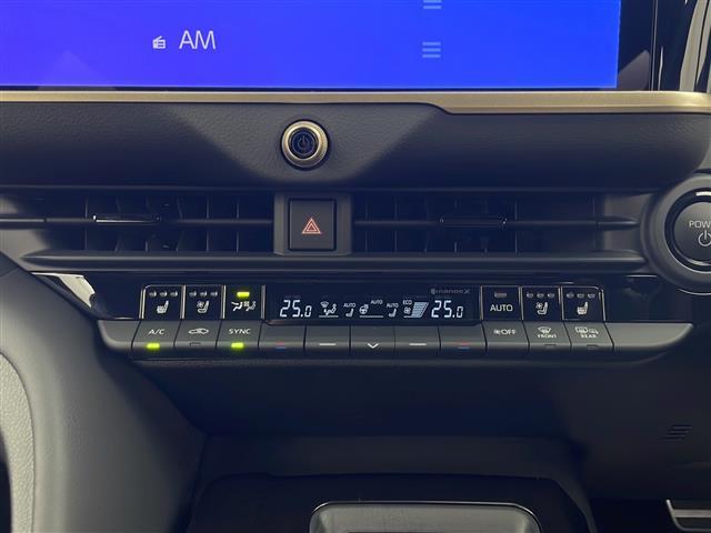 クラウンエステート Ｚ　純正ナビ　ガラスルーフ　全方位カメラ　衝突軽減ブレーキ　レーダークルコン　パドルシフト　ＨＵＤ　ＢＳＭ　置くだけ充電　ＬＥＤライト　前席エアーシート　パワーバックドア　デジタルミラー　電動シート（9枚目）