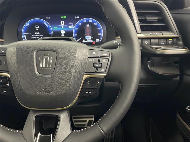 クラウンエステート Ｚ　純正ナビ　ガラスルーフ　全方位カメラ　衝突軽減ブレーキ　レーダークルコン　パドルシフト　ＨＵＤ　ＢＳＭ　置くだけ充電　ＬＥＤライト　前席エアーシート　パワーバックドア　デジタルミラー　電動シート（11枚目）