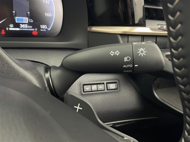 クラウンエステート Ｚ　純正ナビ　ガラスルーフ　全方位カメラ　衝突軽減ブレーキ　レーダークルコン　パドルシフト　ＨＵＤ　ＢＳＭ　置くだけ充電　ＬＥＤライト　前席エアーシート　パワーバックドア　デジタルミラー　電動シート（13枚目）