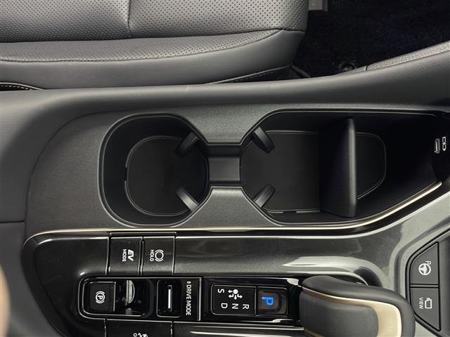 クラウンエステート Ｚ　純正ナビ　ガラスルーフ　全方位カメラ　衝突軽減ブレーキ　レーダークルコン　パドルシフト　ＨＵＤ　ＢＳＭ　置くだけ充電　ＬＥＤライト　前席エアーシート　パワーバックドア　デジタルミラー　電動シート（15枚目）