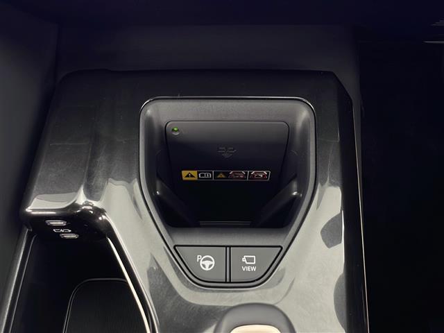 クラウンエステート Ｚ　純正ナビ　ガラスルーフ　全方位カメラ　衝突軽減ブレーキ　レーダークルコン　パドルシフト　ＨＵＤ　ＢＳＭ　置くだけ充電　ＬＥＤライト　前席エアーシート　パワーバックドア　デジタルミラー　電動シート（17枚目）