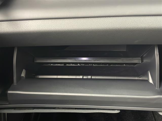 クラウンエステート Ｚ　純正ナビ　ガラスルーフ　全方位カメラ　衝突軽減ブレーキ　レーダークルコン　パドルシフト　ＨＵＤ　ＢＳＭ　置くだけ充電　ＬＥＤライト　前席エアーシート　パワーバックドア　デジタルミラー　電動シート（19枚目）