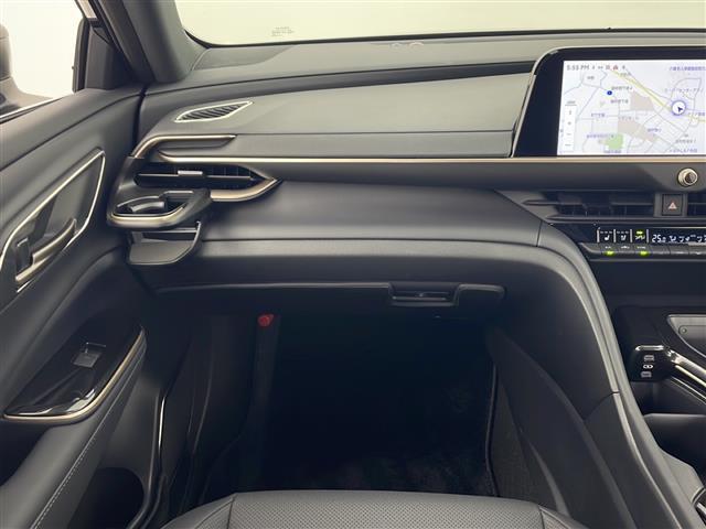 クラウンエステート Ｚ　純正ナビ　ガラスルーフ　全方位カメラ　衝突軽減ブレーキ　レーダークルコン　パドルシフト　ＨＵＤ　ＢＳＭ　置くだけ充電　ＬＥＤライト　前席エアーシート　パワーバックドア　デジタルミラー　電動シート（20枚目）