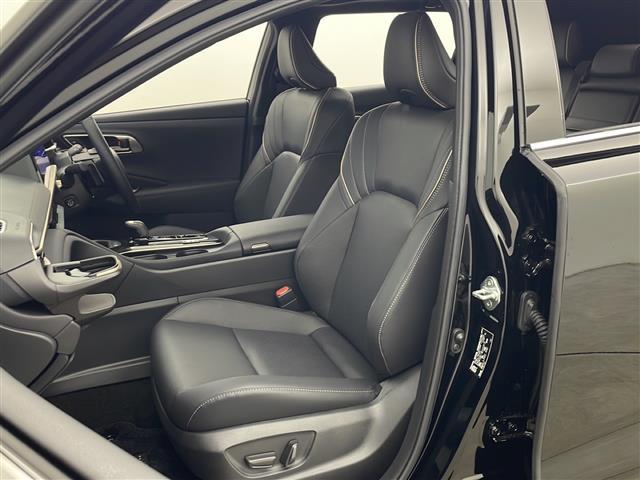 クラウンエステート Ｚ　純正ナビ　ガラスルーフ　全方位カメラ　衝突軽減ブレーキ　レーダークルコン　パドルシフト　ＨＵＤ　ＢＳＭ　置くだけ充電　ＬＥＤライト　前席エアーシート　パワーバックドア　デジタルミラー　電動シート（23枚目）