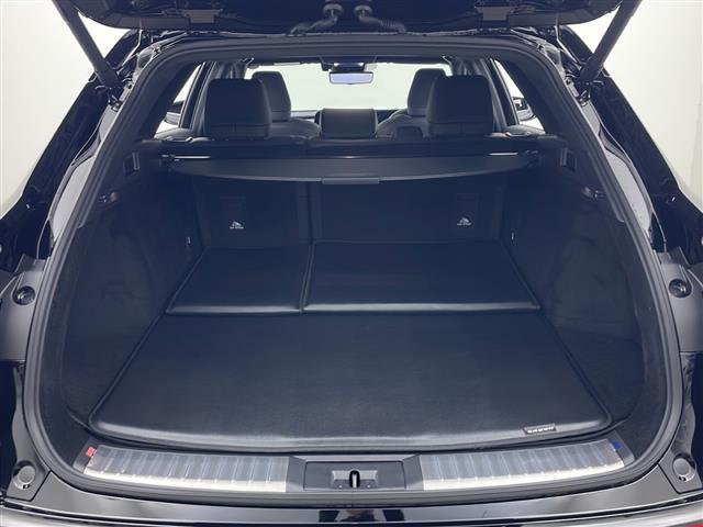 クラウンエステート Ｚ　純正ナビ　ガラスルーフ　全方位カメラ　衝突軽減ブレーキ　レーダークルコン　パドルシフト　ＨＵＤ　ＢＳＭ　置くだけ充電　ＬＥＤライト　前席エアーシート　パワーバックドア　デジタルミラー　電動シート（26枚目）