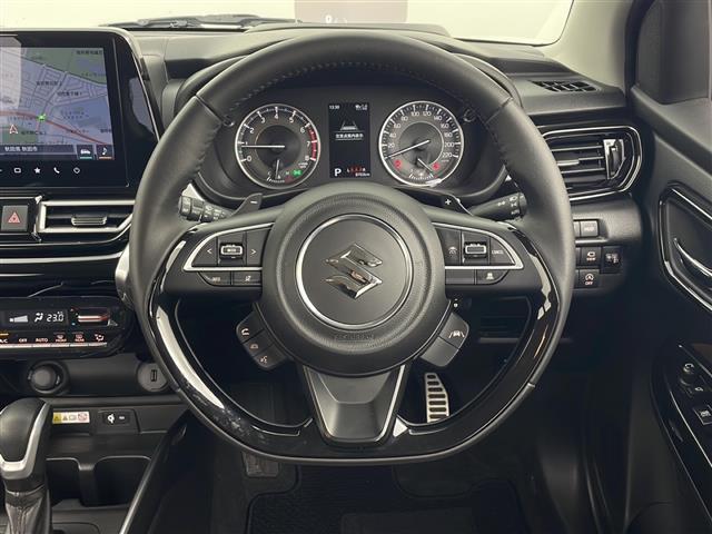 フロンクス ベースグレード　４ＷＤ　純正ナビ　全方位カメラ　アダプティブクルーズコントロール　ハーフレザーシート　シートヒーター　ワイヤレス充電　ヘッドアップディスプレイ　ヒルディセントコントロール　パドルシフト　ＡＷ付冬タイヤ（5枚目）