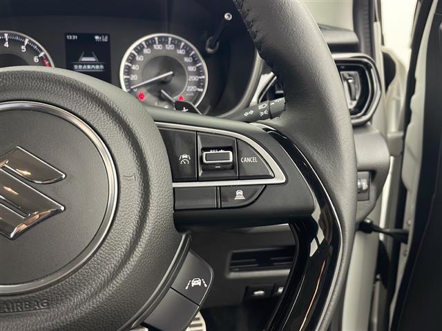 フロンクス ベースグレード　４ＷＤ　純正ナビ　全方位カメラ　アダプティブクルーズコントロール　ハーフレザーシート　シートヒーター　ワイヤレス充電　ヘッドアップディスプレイ　ヒルディセントコントロール　パドルシフト　ＡＷ付冬タイヤ（8枚目）