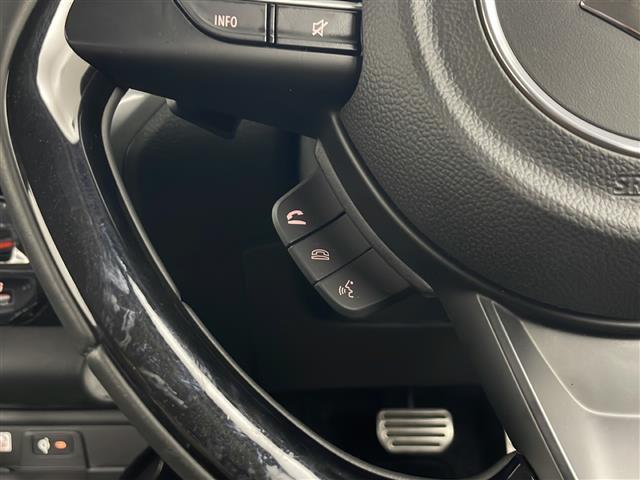 フロンクス ベースグレード　４ＷＤ　純正ナビ　全方位カメラ　アダプティブクルーズコントロール　ハーフレザーシート　シートヒーター　ワイヤレス充電　ヘッドアップディスプレイ　ヒルディセントコントロール　パドルシフト　ＡＷ付冬タイヤ（9枚目）