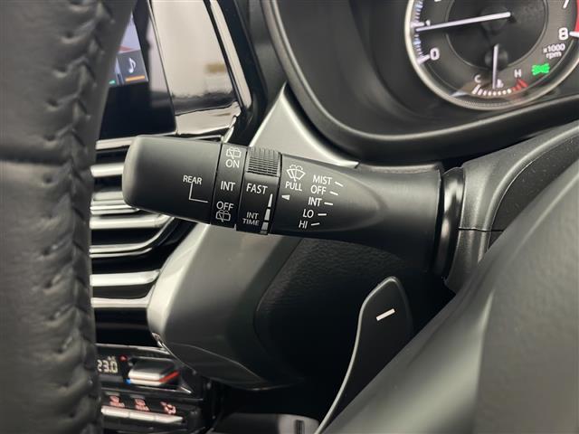 フロンクス ベースグレード　４ＷＤ　純正ナビ　全方位カメラ　アダプティブクルーズコントロール　ハーフレザーシート　シートヒーター　ワイヤレス充電　ヘッドアップディスプレイ　ヒルディセントコントロール　パドルシフト　ＡＷ付冬タイヤ（11枚目）