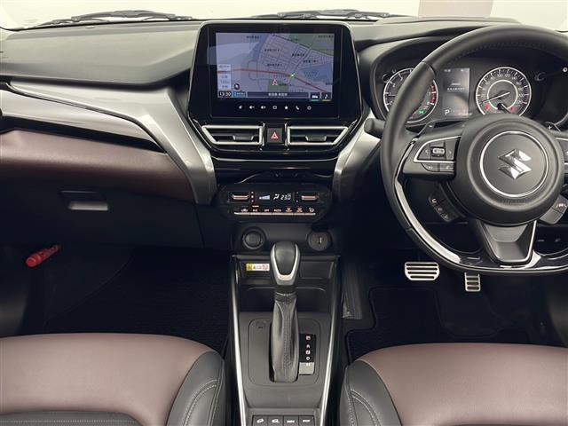 フロンクス ベースグレード　４ＷＤ　純正ナビ　全方位カメラ　アダプティブクルーズコントロール　ハーフレザーシート　シートヒーター　ワイヤレス充電　ヘッドアップディスプレイ　ヒルディセントコントロール　パドルシフト　ＡＷ付冬タイヤ（15枚目）