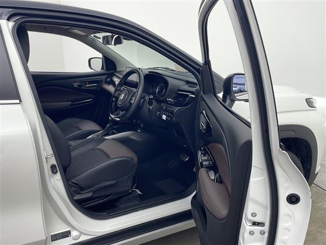 フロンクス ベースグレード　４ＷＤ　純正ナビ　全方位カメラ　アダプティブクルーズコントロール　ハーフレザーシート　シートヒーター　ワイヤレス充電　ヘッドアップディスプレイ　ヒルディセントコントロール　パドルシフト　ＡＷ付冬タイヤ（22枚目）