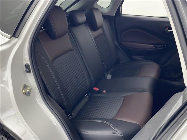 フロンクス ベースグレード　４ＷＤ　純正ナビ　全方位カメラ　アダプティブクルーズコントロール　ハーフレザーシート　シートヒーター　ワイヤレス充電　ヘッドアップディスプレイ　ヒルディセントコントロール　パドルシフト　ＡＷ付冬タイヤ（25枚目）