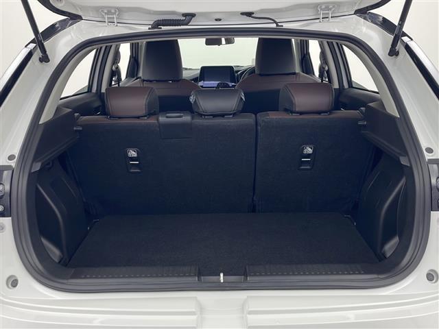 フロンクス ベースグレード　４ＷＤ　純正ナビ　全方位カメラ　アダプティブクルーズコントロール　ハーフレザーシート　シートヒーター　ワイヤレス充電　ヘッドアップディスプレイ　ヒルディセントコントロール　パドルシフト　ＡＷ付冬タイヤ（27枚目）