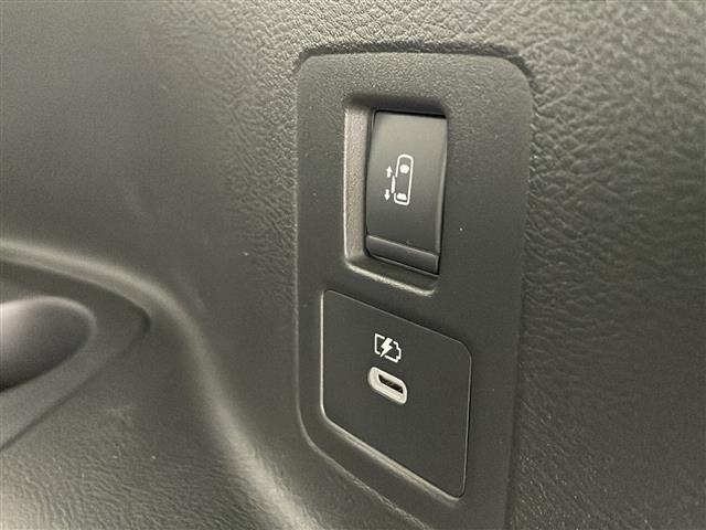 セレナ ハイウェイスターＶ　４ＷＤ　純正メモリナビ　Ｂｌｕｅｔｏｏｔｈ　フルセグ　ビルトインＥＴＣ　クルーズコントロール　全方位カメラ　前後ドライブレコーダー　前後コーナーセンサー　前席シートヒーター　後席シートヒーター（10枚目）