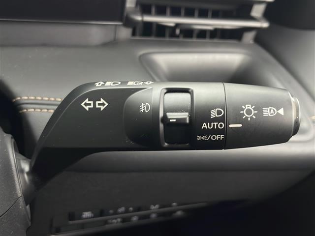 セレナ ハイウェイスターＶ　４ＷＤ　純正メモリナビ　Ｂｌｕｅｔｏｏｔｈ　フルセグ　ビルトインＥＴＣ　クルーズコントロール　全方位カメラ　前後ドライブレコーダー　前後コーナーセンサー　前席シートヒーター　後席シートヒーター（14枚目）