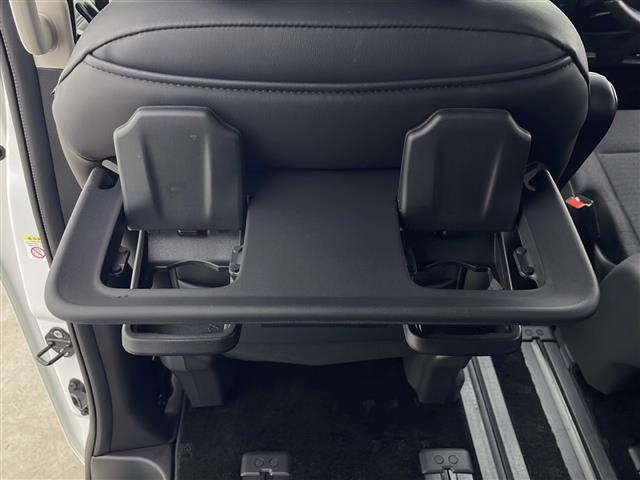 セレナ ハイウェイスターＶ　４ＷＤ　純正メモリナビ　Ｂｌｕｅｔｏｏｔｈ　フルセグ　ビルトインＥＴＣ　クルーズコントロール　全方位カメラ　前後ドライブレコーダー　前後コーナーセンサー　前席シートヒーター　後席シートヒーター（15枚目）