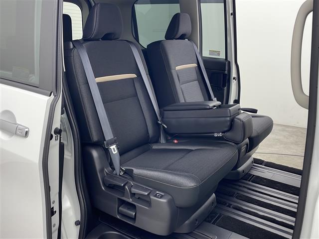 セレナ ハイウェイスターＶ　４ＷＤ　純正メモリナビ　Ｂｌｕｅｔｏｏｔｈ　フルセグ　ビルトインＥＴＣ　クルーズコントロール　全方位カメラ　前後ドライブレコーダー　前後コーナーセンサー　前席シートヒーター　後席シートヒーター（23枚目）