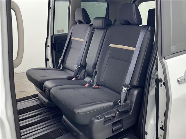 セレナ ハイウェイスターＶ　４ＷＤ　純正メモリナビ　Ｂｌｕｅｔｏｏｔｈ　フルセグ　ビルトインＥＴＣ　クルーズコントロール　全方位カメラ　前後ドライブレコーダー　前後コーナーセンサー　前席シートヒーター　後席シートヒーター（24枚目）