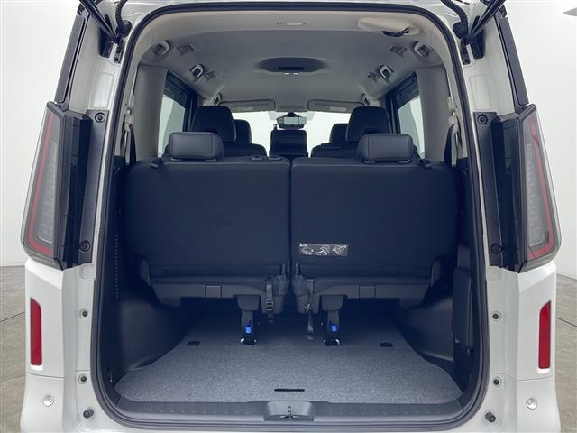 セレナ ハイウェイスターＶ　４ＷＤ　純正メモリナビ　Ｂｌｕｅｔｏｏｔｈ　フルセグ　ビルトインＥＴＣ　クルーズコントロール　全方位カメラ　前後ドライブレコーダー　前後コーナーセンサー　前席シートヒーター　後席シートヒーター（26枚目）