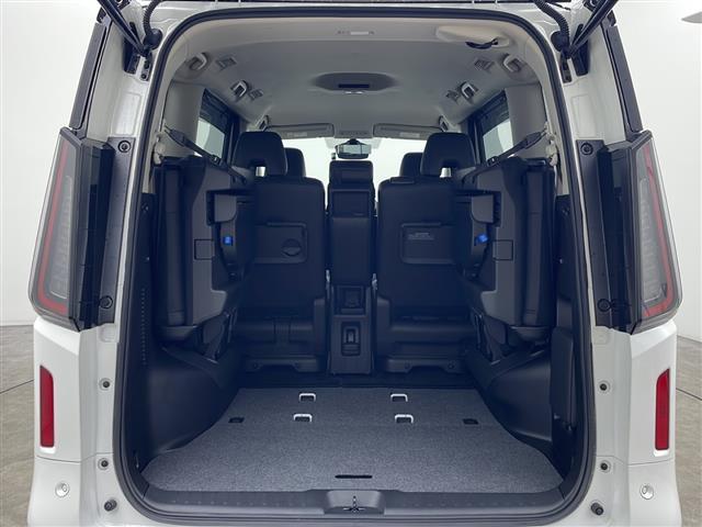 セレナ ハイウェイスターＶ　４ＷＤ　純正メモリナビ　Ｂｌｕｅｔｏｏｔｈ　フルセグ　ビルトインＥＴＣ　クルーズコントロール　全方位カメラ　前後ドライブレコーダー　前後コーナーセンサー　前席シートヒーター　後席シートヒーター（27枚目）