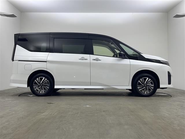 セレナ ハイウェイスターＶ　４ＷＤ　純正メモリナビ　Ｂｌｕｅｔｏｏｔｈ　フルセグ　ビルトインＥＴＣ　クルーズコントロール　全方位カメラ　前後ドライブレコーダー　前後コーナーセンサー　前席シートヒーター　後席シートヒーター（36枚目）