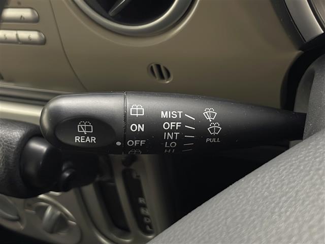 アルトラパン Ｘ　☆４ＷＤＡＢＳ　盗難防止装置　Ｄ席シートヒーター　電動格納ミラー　ウィンカーミラー　純正オーディオ　ヘッドライトレベライザー　純正アルミホイール　純正フロアマット　サイドバイザー（7枚目）