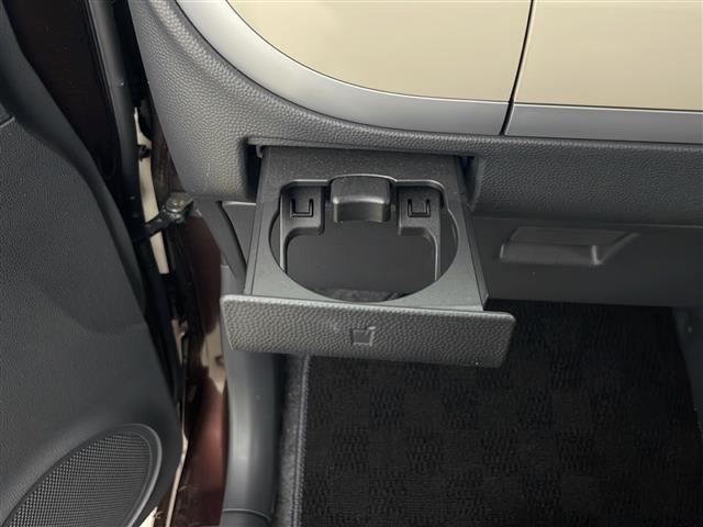 アルトラパン Ｘ　☆４ＷＤＡＢＳ　盗難防止装置　Ｄ席シートヒーター　電動格納ミラー　ウィンカーミラー　純正オーディオ　ヘッドライトレベライザー　純正アルミホイール　純正フロアマット　サイドバイザー（19枚目）