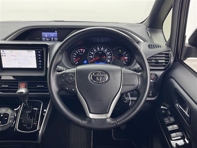 ヴォクシー ＺＳ　煌ＩＩＩ　４ＷＤ　トヨタセーフティセンス　純正ナビ　フルセグ　バックカメラ　両側パワースライドドア　ハーフレザー　クルーズコントロール　ＬＥＤオートライト　前後クリアランスソナー　スマートキー　ＥＴＣ　ドラレコ（6枚目）