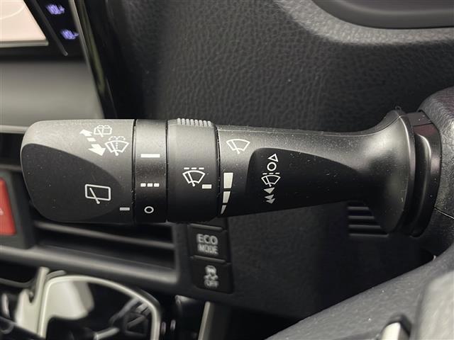 ヴォクシー ＺＳ　煌ＩＩＩ　４ＷＤ　トヨタセーフティセンス　純正ナビ　フルセグ　バックカメラ　両側パワースライドドア　ハーフレザー　クルーズコントロール　ＬＥＤオートライト　前後クリアランスソナー　スマートキー　ＥＴＣ　ドラレコ（9枚目）