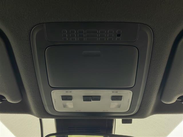 ヴォクシー ＺＳ　煌ＩＩＩ　４ＷＤ　トヨタセーフティセンス　純正ナビ　フルセグ　バックカメラ　両側パワースライドドア　ハーフレザー　クルーズコントロール　ＬＥＤオートライト　前後クリアランスソナー　スマートキー　ＥＴＣ　ドラレコ（16枚目）